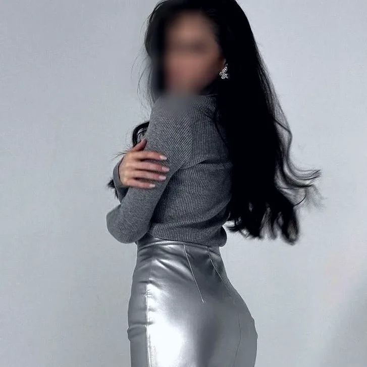 Ayse, 20