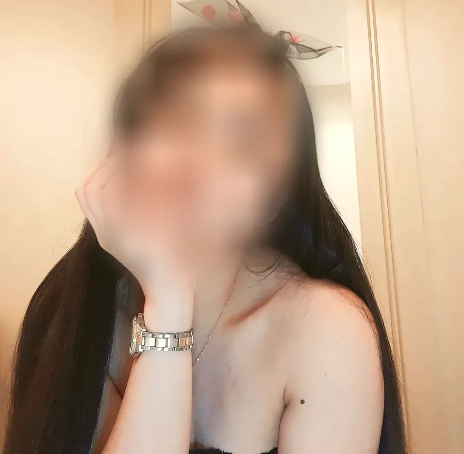 Chiara, 32
