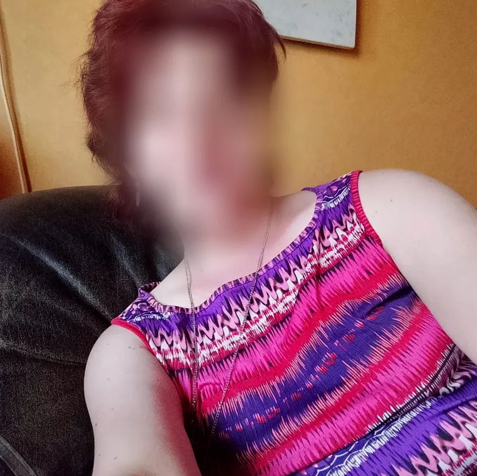 Elena, 35