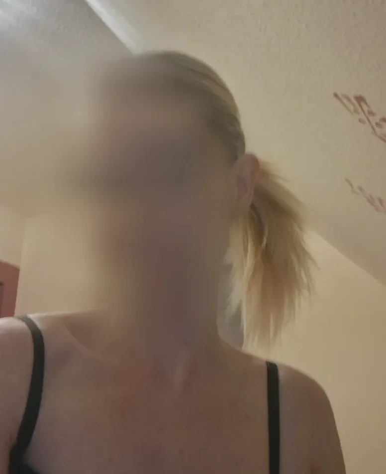 Jasmin, 28
